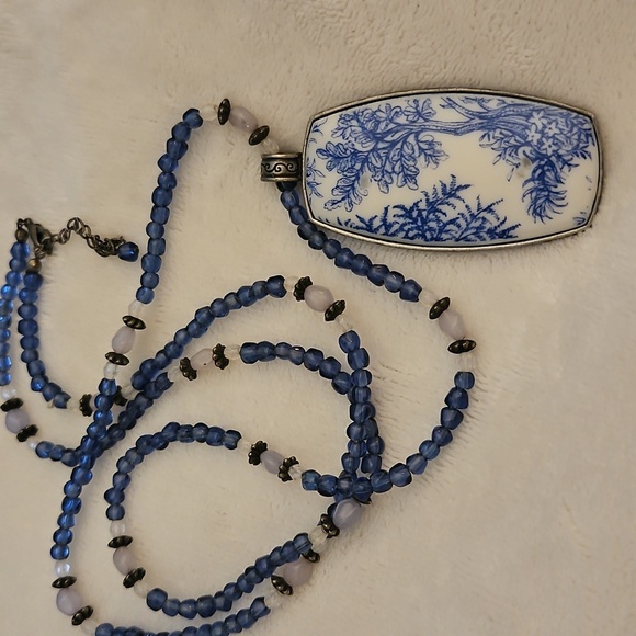 Vintage Asian Trees Porcelain Blue and White Pendant Acrylic Beaded Necklace - Picture 2 of 5